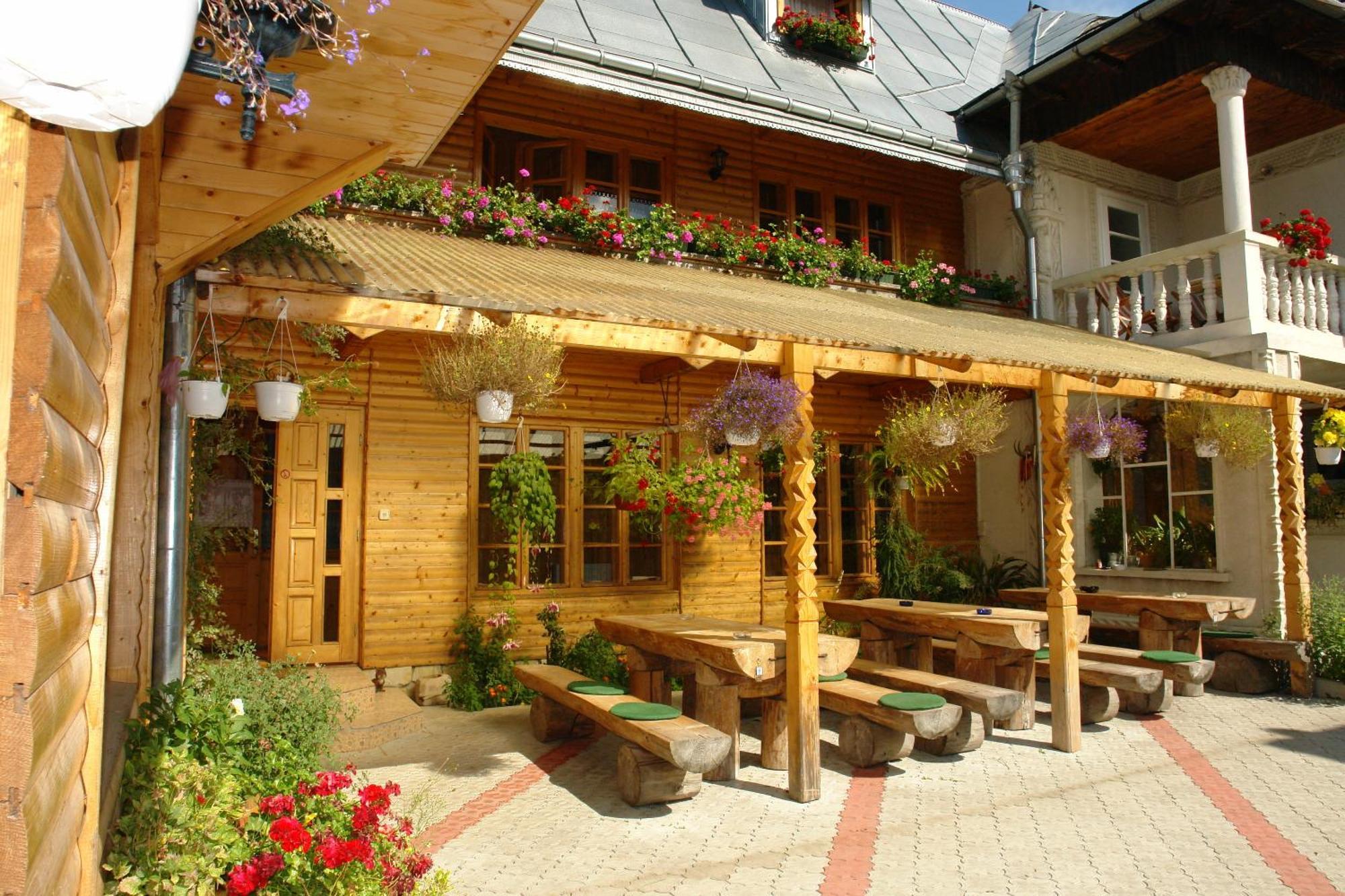 Pension Crizantema Vatra Moldoviţei 외부 사진